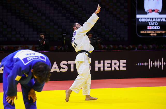 AZERBAIJAN, BAKU - OCTOBER 7, 2026: Tato Grigalashvili (R) of Georgia wins Zelim Tckaev of Azerbaijan in a -81 kg bout as part of the 2026 World Judo Championships at the National Gymnastics Arena. Mikhail Sinitsyn TASS  98918072