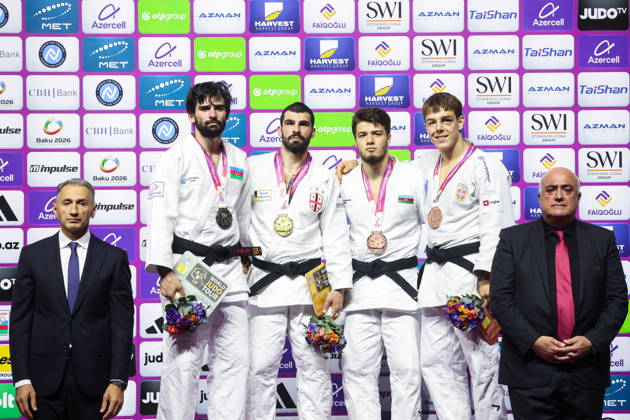AZERBAIJAN, BAKU - OCTOBER 7, 2026: 2nd placed Zelim Tckaev of Azerbaijan, 1st placed Tato Grigalashvili of Georgia, 3rd placed Omar Radzhabli of Azerbaijan and Mihajlo Simin (L-R back) of Serbia pose during an award ceremony for the men s -81 kg category during the 2026 World Judo Championships at the National Gymnastics Arena. Mikhail Sinitsyn TASS 98918403