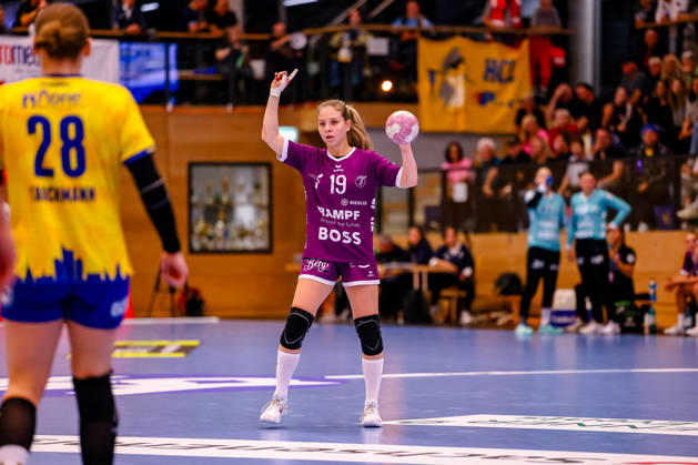 Johanna Farkas (TusSies Metzingen, 19) gibt Anweisungen, gestikuliert, am Ball, GER, HC Leipzig vs. TusSies Metzingen, Handball, ALSCO Handball Bundesliga Frauen, 5. Spieltag, Spielzeit 2026 2027, 07.10.2026 GER, HC Leipzig vs. TusSies Metzingen, Handball, ALSCO Handball Bundesliga Frauen, 5. Spieltag, Spielzeit 2026 2027, 07.10.2026 Markranstaedt Copyright: xEibner-Pressefoto LauraxRoemerx EP_LRR