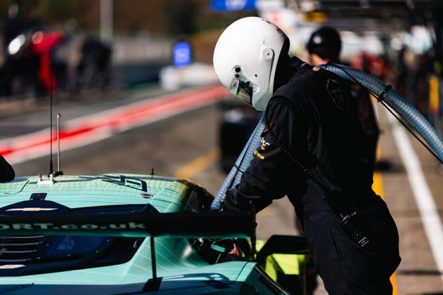 AUTO - ELMS - 4 HOURS OF PORTIMAO 2026 33 MCDONALD Blake (usa), UDELL Alec (usa), EASTWOOD Charlie (irl), TF Corvette Z06 LMGT3.R, LMGT3, mecaniciens, mechanics during the 4 Hours of Portimao 2026, 6th round of the 2026 European Le Mans Series on the Autodromo Internacional do Algarve from October 8 to 10, 2026 in Portimao, Portugal - Copyright: xJoaoxFilipex