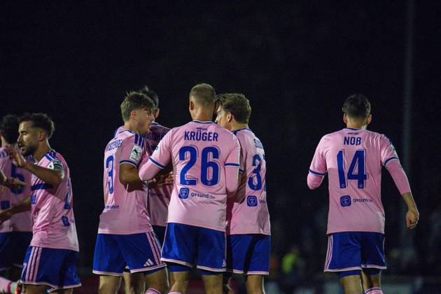 Niederrheinpokal SV Blau-Weiß Dingden - MSV Duisburg ** NUR FÜR REDAKTIONELLE ZWECKE ** EDITORIAL USE ONLY **<p>Fußball Niederrheinpokal SV Blau-Weiß Dingden - MSV Duisburg am 07.10.26 am Sportplatz am Höingsweg in Hamminkeln Torjubel zum 1:1 durch Florian Krüger ( Duisburg ) Duisburg Copyright: JakobxKlos