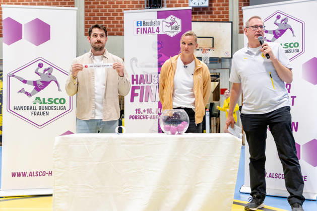 Dortmund, 07.10.2026, Handball, Damen, Alsco Handball Bundesliga Frauen, 5. Spieltag , BVB Borussia Dortmund - Buxtehuder SV Alexandra Popp während der Auslosung des Viertelfinales des DHB Pokal der Frauen Dortmund Sporthalle Wellinghofen NRW Germany