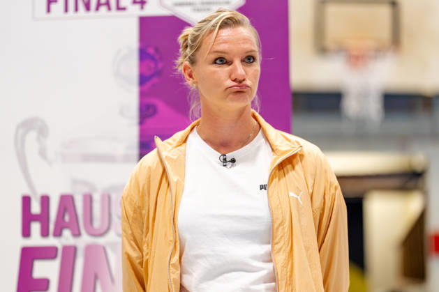 Dortmund, 07.10.2026, Handball, Damen, Alsco Handball Bundesliga Frauen, 5. Spieltag , BVB Borussia Dortmund - Buxtehuder SV Alexandra Popp während der Auslosung des Viertelfinales des DHB Pokal der Frauen Dortmund Sporthalle Wellinghofen NRW Germany
