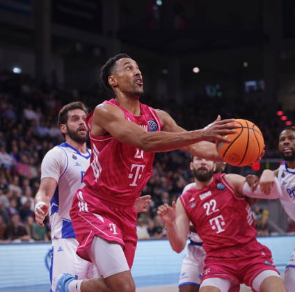 Joel Aminu Telekom Baskets Bonn vs. FC Porto - Basketball Champions League BCL Foto: Jörn Wolter