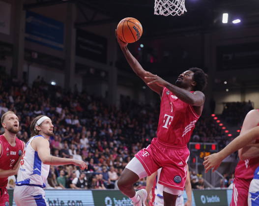 John-Michael Wright Telekom Baskets Bonn vs. FC Porto - Basketball Champions League BCL Foto: Jörn Wolter