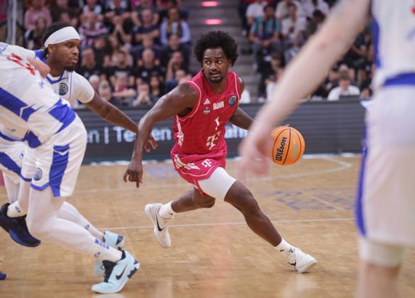 John-Michael Wright Telekom Baskets Bonn vs. FC Porto - Basketball Champions League BCL Foto: Jörn Wolter