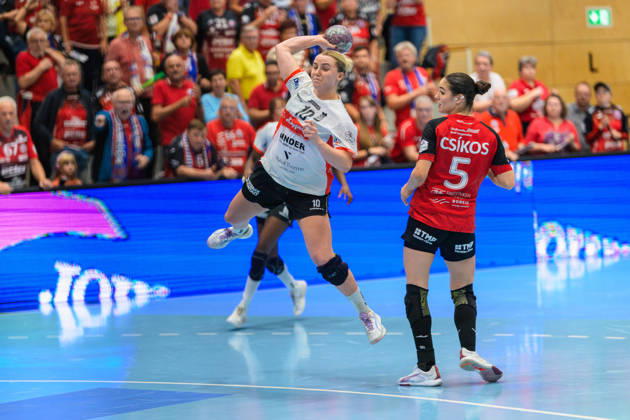 Maxi Muehlner (HSG Blomberg-Lippe, 10), Luca Csikos (Thueringer HC, 05) GER, Thueringer HC gegen HSG Blomberg-Lippe, Handball, Alsco Handball Bundesliga Frauen, Saison 2026 2027, 5. Spieltag, Sonntag, 19.30 Uhr, 07.10.2026 GER, Thueringer HC gegen HSG Blomberg-Lippe, Handball, Alsco Handball Bundesliga Frauen, Saison 2026 2027, 5. Spieltag, Sonntag, 19.30 Uhr, 07.10.2026 Bad Langensalza Copyright: xMartinxHerbstx