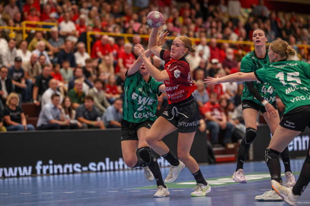 GER, Bensheim, HSG Bensheim Flames vs Vfl Oldenburg, Alsco Handball Bundesliga Frauen, Handball, DHB, Spielzeit 2026 2027, Weststadthalle Bensheim, 5. Spieltag im Bild v.l.: Lena Degenhardt (Bensheim Flames Frauen 8) DFB DFL REGULATIONS PROHIBIT ANY USE OF PHOTOGRAPHS AS IMAGE SEQUENCES AND OR QUASI-VIDEO, 07.10.2026 Copyright: HMBxMedia HendrikxHamelau