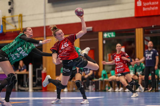 GER, Bensheim, HSG Bensheim Flames vs Vfl Oldenburg, Alsco Handball Bundesliga Frauen, Handball, DHB, Spielzeit 2026 2027, Weststadthalle Bensheim, 5. Spieltag im Bild v.l.: Cara Reuthal (Bensheim Flames Frauen 26) DFB DFL REGULATIONS PROHIBIT ANY USE OF PHOTOGRAPHS AS IMAGE SEQUENCES AND OR QUASI-VIDEO, 07.10.2026 Copyright: HMBxMedia HendrikxHamelau