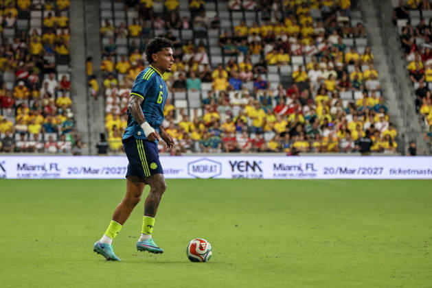 MIAMI, FL - OCTOBER 06: Richard Rios 6 of Colombia controls a ball during an International Friendly, Länderspiel, Nationalmannschaft soccer match between Colombia and Peru at NU Stadium on October 06, 2026 in Miami, Florida.(Photo by Chris Arjoon Icon Sportswire) SOCCER: OCT 06 Colombia vs Peru EDITORIAL USE ONLY Icon2610060000119