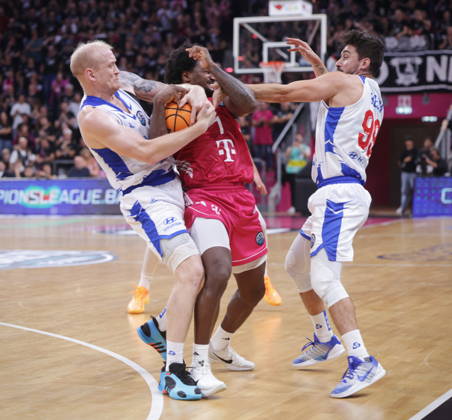 John-Michael Wright Telekom Baskets Bonn vs. FC Porto - Basketball Champions League BCL Foto: Jörn Wolter