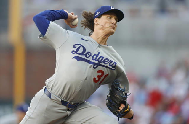 Los Angeles Dodgers pitcher Tyler Glasnow (31) throws against the Atlanta Braves in the first inning in an MLB, Baseball Herren, USA National League Division Series playoff game at Truist Park in Atlanta, Georgia, on Wednesday, October 7, 2026. ATL20261007703 MIKExZARRILLI