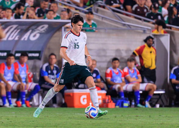 October 6, 2026, Los Angeles, California, USA: Israel Reyes 15 of Mexico during an International Friendly, Länderspiel, Nationalmannschaft match against Chile at Los Angeles Memorial Coliseum on Tuesday, October 6, 2026, in Los Angeles, California. Mexico loses to Chile, 0-2. JAVIER ROJAS PI Mexico Vs. Peru - ZUMAp124 20261006_zaa_p124_151 Copyright: xJavierxRojasx