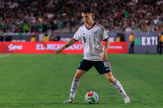 October 6, 2026, Los Angeles, California, USA: Alvaro Fidalgo 8 of Mexico with the ball during an International Friendly, Länderspiel, Nationalmannschaft match against Chile at Los Angeles Memorial Coliseum on Tuesday, October 6, 2026, in Los Angeles, California. Mexico loses to Chile, 0-2. JAVIER ROJAS PI Los Angeles USA - ZUMAp124 20261006_zaa_p124_166 Copyright: xJavierxRojasx