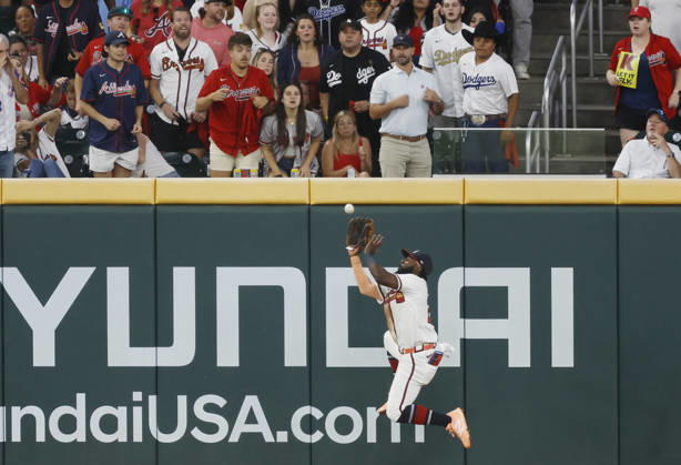 Atlanta Braves center fielder Michael Harris II (23) makes a catch against the Los Angeles Dodgers in the fifth inning in an MLB, Baseball Herren, USA National League Division Series playoff game at Truist Park in Atlanta, Georgia, on Wednesday, October 7, 2026. ATL20261007720 MIKExZARRILLI