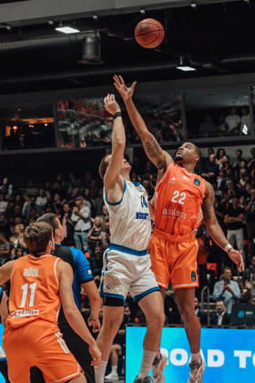 2. Spieltag des Basketball Eurocup Niners Chemnitz - Klaipedos Neptunas 07.10.2026 ab 19.00 Uhr Chemnitz, Chemnitz Arena Im Foto:14 Martynas Echodas, 22 Nighaeal Ceaser 2. Spieltag des Basketball Eurocup Niners Chemnitz - Klaipedos Neptunas Chemnitz Sachsen Deutschland Copyright: xEHLxMedia MichelxKöhlerx 20262709-Niners-Chemnitz-Klaipeda-Neptunas-001