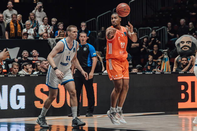 2. Spieltag des Basketball Eurocup Niners Chemnitz - Klaipedos Neptunas 07.10.2026 ab 19.00 Uhr Chemnitz, Chemnitz Arena Im Foto: 14 Martynas Echodas, 22 Nighaeal Ceaser 2. Spieltag des Basketball Eurocup Niners Chemnitz - Klaipedos Neptunas Chemnitz Sachsen Deutschland Copyright: xEHLxMedia MichelxKöhlerx 20262709-Niners-Chemnitz-Klaipeda-Neptunas-006