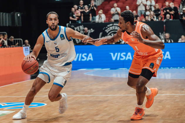 2. Spieltag des Basketball Eurocup Niners Chemnitz - Klaipedos Neptunas 07.10.2026 ab 19.00 Uhr Chemnitz, Chemnitz Arena Im Foto: 05 Yannick Franke, 01 Phlandrous Fleming JR 2. Spieltag des Basketball Eurocup Niners Chemnitz - Klaipedos Neptunas Chemnitz Sachsen Deutschland Copyright: xEHLxMedia MichelxKöhlerx 20262709-Niners-Chemnitz-Klaipeda-Neptunas-019