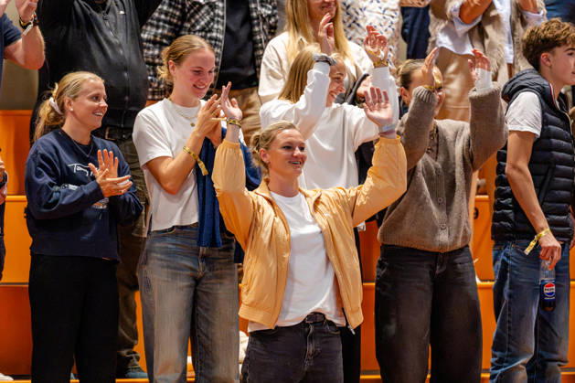 Dortmund, 07.10.2026, Handball, Damen, Alsco Handball Bundesliga Frauen, 5. Spieltag , BVB Borussia Dortmund - Buxtehuder SV Unter den Zuschauern freut sich auch Alexandra Popp über den Sieg der Dortmunder Handballerinnen Dortmund Sporthalle Wellinghofen NRW Germany