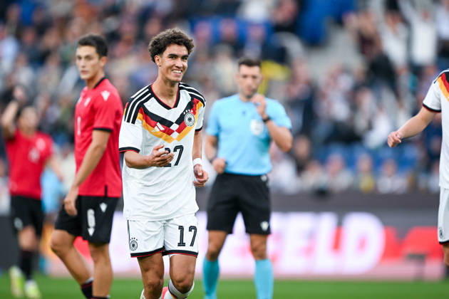 U21, U 21 Laenderspiel - 26 27 - Deutschland - Georgien am 06.10.2026 in der SchücoArena in Bielefeld Jubel, Torjubel, Torschuetze, Torschütze Noah Darvich (Deustchland) jubelt nach seinem Tor zum 1:0.