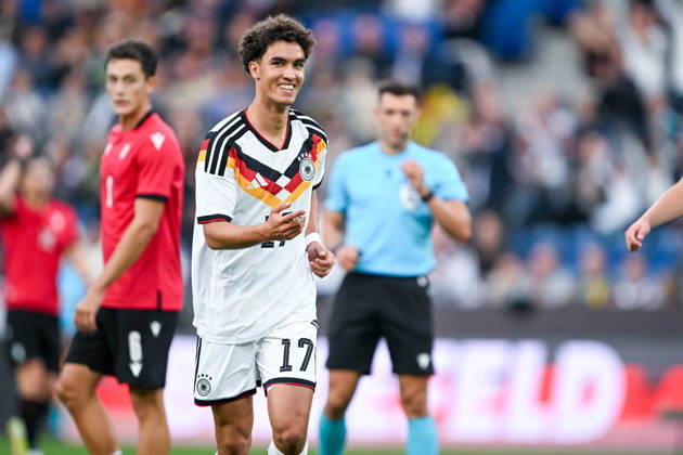 U21, U 21 Laenderspiel - 26 27 - Deutschland - Georgien am 06.10.2026 in der SchücoArena in Bielefeld Jubel, Torjubel, Torschuetze, Torschütze Noah Darvich (Deustchland) jubelt nach seinem Tor zum 1:0.