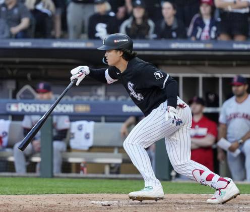 Baseball: Division Series between Guardians and White Sox Chicago White Sox first baseman Munetaka Murakami grounds out in the fifth inning of Game 3 of the American League Division Series against the Cleveland Guardians at Rate Field in Chicago on Oct. 7, 2026. A14AA0005630464P