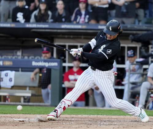 Baseball: Division Series between Guardians and White Sox Chicago White Sox first baseman Munetaka Murakami grounds out in the fifth inning of Game 3 of the American League Division Series against the Cleveland Guardians at Rate Field in Chicago on Oct. 7, 2026. A14AA0005630465P