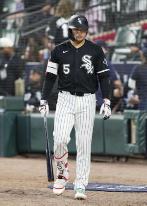 Baseball: Division Series between Guardians and White Sox Chicago White Sox first baseman Munetaka Murakami leaves the field following a 9-3 loss to the Cleveland Guardians in Game 3 of the American League Division Series at Rate Field in Chicago on Oct. 7, 2026. A14AA0005630468P