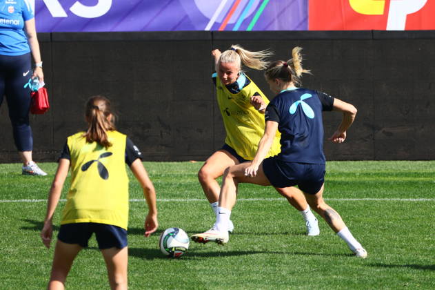 The women s national soccer team is preparing for the World Cup qualifier in Bucharest, Romania, October 8, 2026. Emilie Marie Woldvik during a training session at Stadionul Arcul de Triumf, for the World Cup qualifying match against Romania. Photo: Nikola Krstic, NTB Romania, Bucharest. EDITORIAL USE ONLY. RESTRICTED USE FOR BETTING COMPANIES Copyright: xNikolaxKrsticx xNTBx