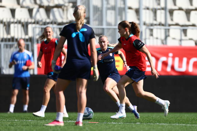 Women s National Soccer Team Prepares for World Cup Qualifiers Bucharest, Romania, October 8, 2026 Thea Bjelde and Signe Gaupset during a training session at Stadionul Arcul de Triumf, before the World Cup qualifier against Romania. Photo by Nikola Krstic, NTB Romania, Bucharest. EDITORIAL USE ONLY. RESTRICTED USE FOR BETTING COMPANIES. Copyright: xNikolaxKrsticx xNTBx