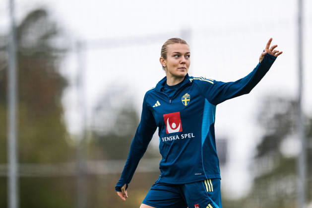 261008 Beata Olsson of the Swedish women s national football team during a training session on October 8, 2026 in Stockholm. Photo: Johanna Säll BILDBYRAN kod JL JL0637 fotboll football soccer fotball vm-kval kval fifa womens world cup qualifier qualifier träning practice training sverige sweden dam bbengfotboll football soccer fotball vm-kval kval fifa womens world cup qualifier qualifier träning practice training sverige sweden dam bbeng Copyright: JOHANNAxSÄLL BB261008BB211
