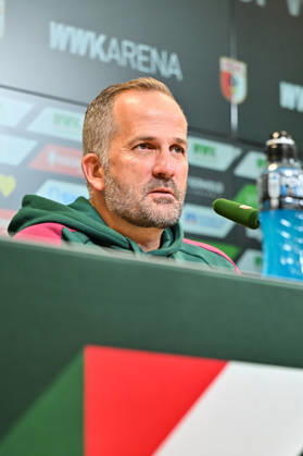 Pressekonferenz FC Augsburg, 08.10.2026 Copyright: xBEAUTIFULxSPORTS Goldbergx