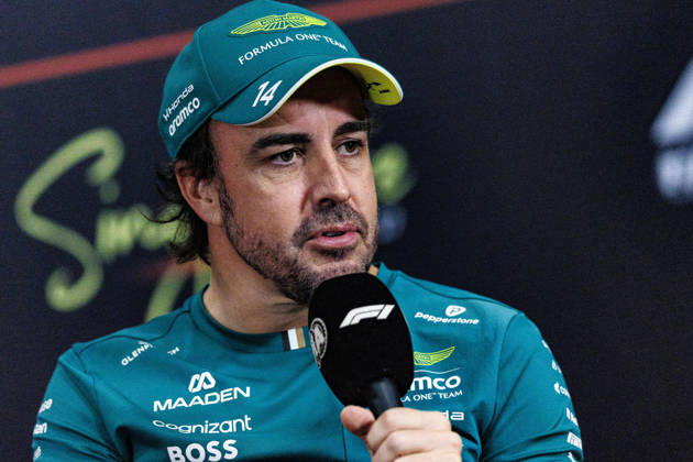 RECORD DATE NOT STATED 8th October 2026; Marina Bay, Singapore; Formula 1, Singapore Grand Prix, Arrival Day; Fernando Alonso (14) of Spain and Aston Martin Aramco Formula One Team during the press conference, PK, Pressekonferenz at the Singapore Grand Prix StephenxBlackberry