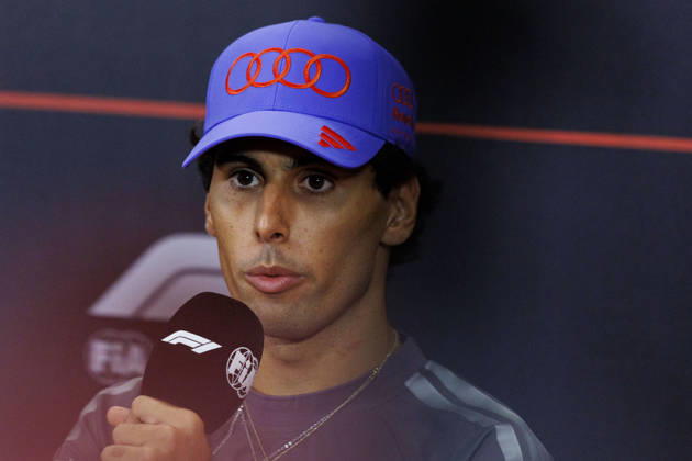 RECORD DATE NOT STATED 8th October 2026; Marina Bay, Singapore; Formula 1, Singapore Grand Prix, Arrival Day; Gabriel Bortoleto (5) of Brazil and Audi Revolut F1 Team during the press conference, PK, Pressekonferenz at the Singapore Grand Prix StephenxBlackberry