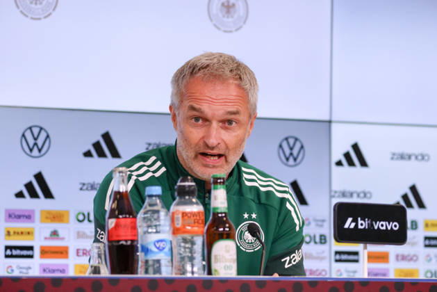 Karlsruhe, Deutschland: 08.10.2026 - Deutsche Fußballnationalmannschaft der Frauen - Abschlusspressekonferenz - Testspiel Deutschland vs. Australien Im Bild: Bundestrainer Christian Wück Wueck (Deutschland) bei der Abschlusspressekonferenz in Karlsruhe Copyright: HMBxMedia MadeleinexFantini