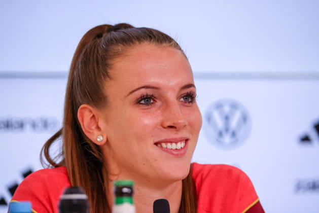 Karlsruhe, Deutschland: 08.10.2026 - Deutsche Fußballnationalmannschaft der Frauen - Abschlusspressekonferenz - Testspiel Deutschland vs. Australien Im Bild: Torhüterin Ena Mahmutovic (Deutschland) bei der Abschlusspressekonferenz in Karlsruhe Copyright: HMBxMedia MadeleinexFantini