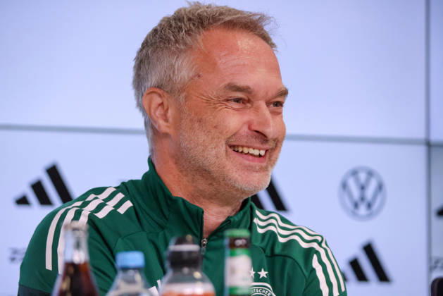 Karlsruhe, Deutschland: 08.10.2026 - Deutsche Fußballnationalmannschaft der Frauen - Abschlusspressekonferenz - Testspiel Deutschland vs. Australien Im Bild: Bundestrainer Christian Wück Wueck (Deutschland) bei der Abschlusspressekonferenz in Karlsruhe Copyright: HMBxMedia MadeleinexFantini
