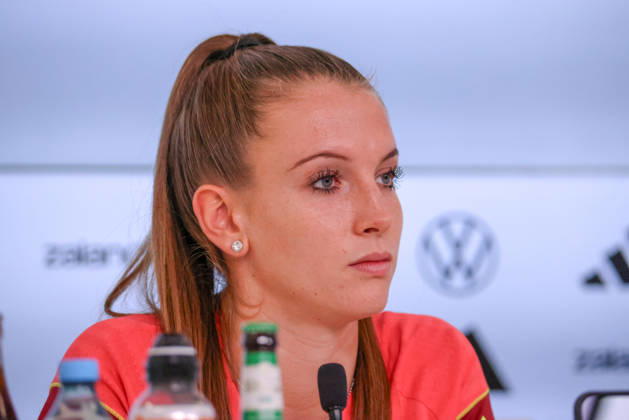 Karlsruhe, Deutschland: 08.10.2026 - Deutsche Fußballnationalmannschaft der Frauen - Abschlusspressekonferenz - Testspiel Deutschland vs. Australien Im Bild: Torhüterin Ena Mahmutovic (Deutschland) bei der Abschlusspressekonferenz in Karlsruhe Copyright: HMBxMedia MadeleinexFantini