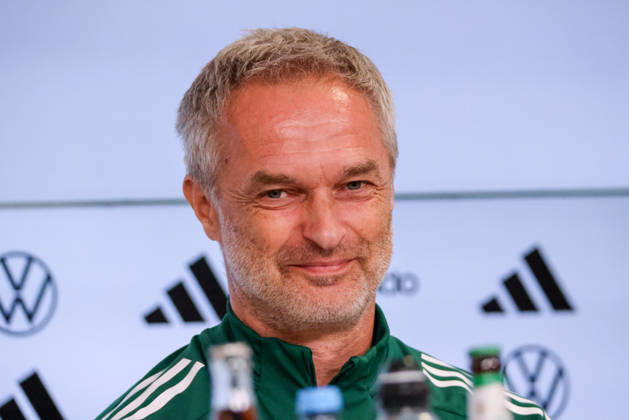 Karlsruhe, Deutschland: 08.10.2026 - Deutsche Fußballnationalmannschaft der Frauen - Abschlusspressekonferenz - Testspiel Deutschland vs. Australien Im Bild: Bundestrainer Christian Wück Wueck (Deutschland) bei der Abschlusspressekonferenz in Karlsruhe Copyright: HMBxMedia MadeleinexFantini