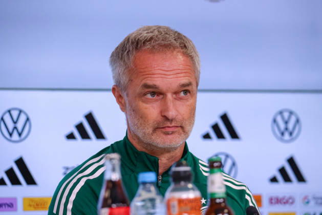 Karlsruhe, Deutschland: 08.10.2026 - Deutsche Fußballnationalmannschaft der Frauen - Abschlusspressekonferenz - Testspiel Deutschland vs. Australien Im Bild: Bundestrainer Christian Wück Wueck (Deutschland) bei der Abschlusspressekonferenz in Karlsruhe Copyright: HMBxMedia MadeleinexFantini