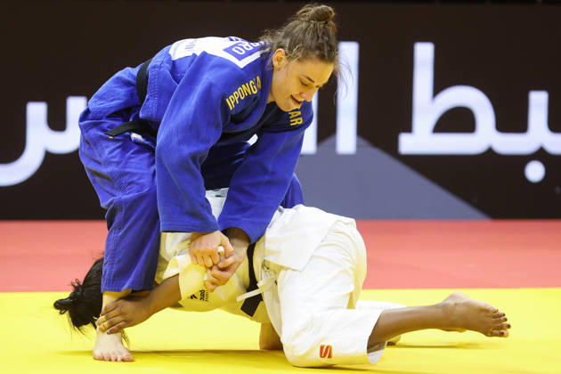 AZERBAIJAN, BAKU - OCTOBER 8, 2026: Nauana Silva of Brazil (bottom) and Giovanna Scoccimarro of Germany compete in their -70 kg bout as part of the 2026 World Judo Championships at the National Gymnastics Arena. Mikhail Sinitsyn TASS 98954080