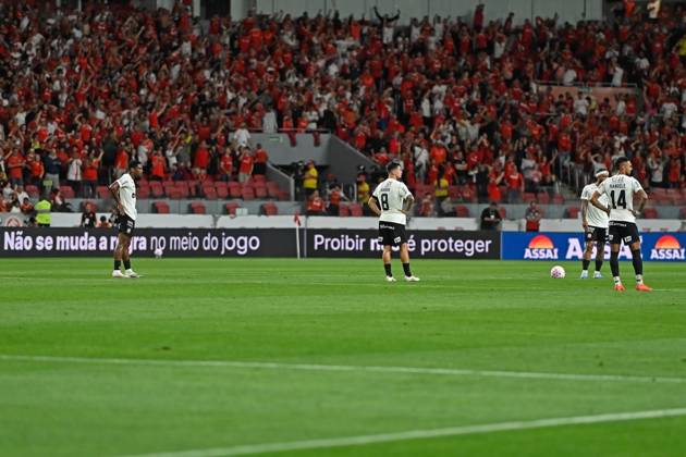 RECORD DATE NOT STATED 7th October 2026; Beira-Rio Stadium, Porto Alegre, Brazil; Brazilian Serie A Football, Internacional versus Corinthians; Rodrigo Garro, Raniele and players of Corinthians laments the scored goal by Alan Patrick of Internacional in the 77th minute to go up 2-0 MaxxPeixoto DiaEsportivo