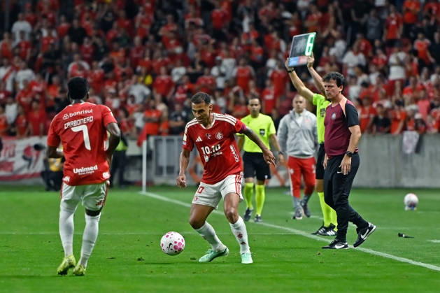 RECORD DATE NOT STATED 7th October 2026; Beira-Rio Stadium, Porto Alegre, Brazil; Brazilian Serie A Football, Internacional versus Corinthians; Alan Patrick of Internacional runs with the ball MaxxPeixoto DiaEsportivo