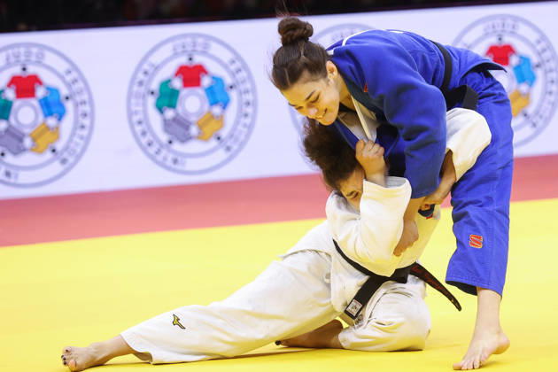 AZERBAIJAN, BAKU - OCTOBER 8, 2026: Madina Taimazova (bottom) of Russia and Aleksandra Andric of Serbia compete in their -70 kg bout as part of the 2026 World Judo Championships at the National Gymnastics Arena 2026 World Judo Championships In Baku - ZUMAt113 20261008_zaa_t113_499 Copyright: xMikhailxSinitsynx