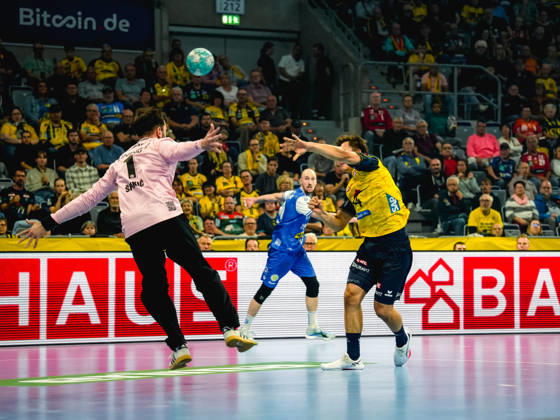 08.10.2026, xwppx, Handball Opel HBL, Rhein-Neckar Loewen - ThSV Eisenach v.l. Matija Spikic (ThSV Eisenach), Gino Steenaerts (Rhein-Neckar Löwen)