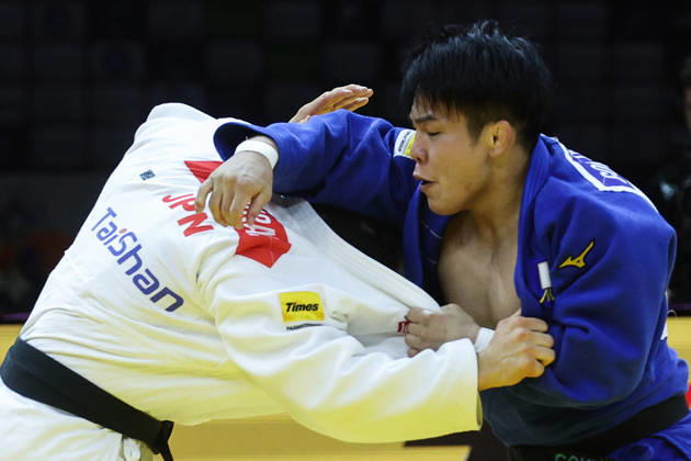 AZERBAIJAN, BAKU - OCTOBER 8, 2026: Sanshiro Murao (L) of Japan and Goki Tajima of Japan compete in their -90 kg bout as part of the 2026 World Judo Championships at the National Gymnastics Arena 2026 World Judo Championships In Baku - ZUMAt113 20261008_zaa_t113_641 Copyright: xMikhailxSinitsynx
