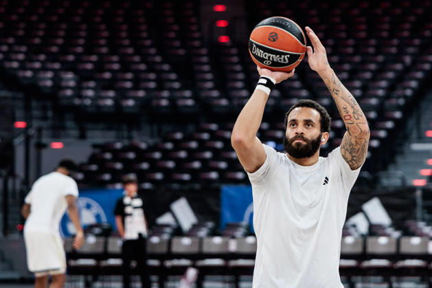 MUNICH, GERMANY - OCTOBER 08: Duane Washington (FC Bayern Muenchen, 4) during pregame warm up before the Turkish Airlines EuroLeague match between FC Bayern Muenchen vs. Virtus Bologna at SAP Garden on round 4 of Turkish Airlines EuroLeague on October 08, 2026 in Munich, Germany. Bavaria Germany Copyright: xSteffiexWunderlx
