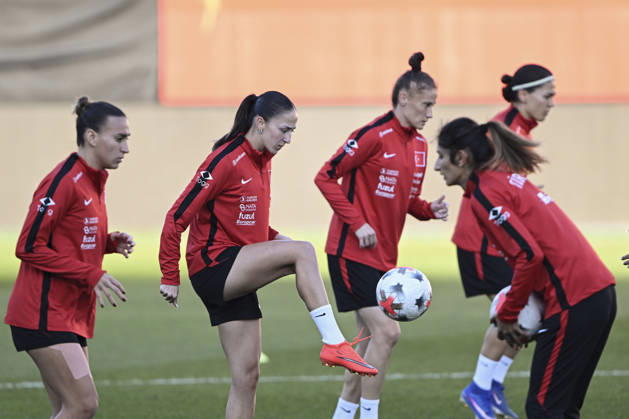 Turkiye Women s National Football Team complete preparations for Slovenia match ISTANBUL, TURKIYE - OCTOBER 08 : Players of the Turkish Women s National Football Team attend a training session ahead of the 2027 FIFA Women s World Cup European Qualifiers play-off first leg match against Slovenia, at Pendik Stadium in Istanbul, Turkiye on October 08, 2026. Fatma Nur Arslan Anadolu Istanbul Turkey. Editorial use only. Please get in touch for any other usage. Copyright: x2026xAnadoluxFatmaxNurxArslanx