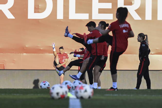 Turkiye Women s National Football Team complete preparations for Slovenia match ISTANBUL, TURKIYE - OCTOBER 08 : Players of the Turkish Women s National Football Team attend a training session ahead of the 2027 FIFA Women s World Cup European Qualifiers play-off first leg match against Slovenia, at Pendik Stadium in Istanbul, Turkiye on October 08, 2026. Fatma Nur Arslan Anadolu Istanbul Turkey. Editorial use only. Please get in touch for any other usage. Copyright: x2026xAnadoluxFatmaxNurxArslanx
