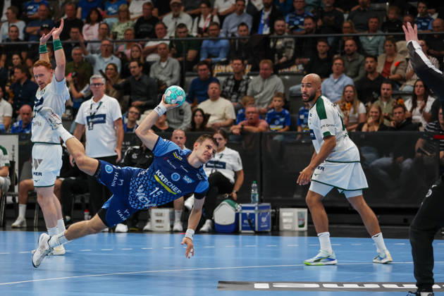 Simone Mengon (TVB Stuttgart, 15) beim Wurf GER, TVB Stuttgart vs. HSG Wetzlar, Handball, Opel Handball-Bundesliga, 8. Spieltag, Spielzeit 2026 2027, 08.10.2026 GER, TVB Stuttgart vs. HSG Wetzlar, Handball, Opel Handball-Bundesliga, 8. Spieltag, Spielzeit 2026 2027, 08.10.2026 Stuttgart Copyright: xEibner-Pressefoto SoerenxHerwegx EP_SHG